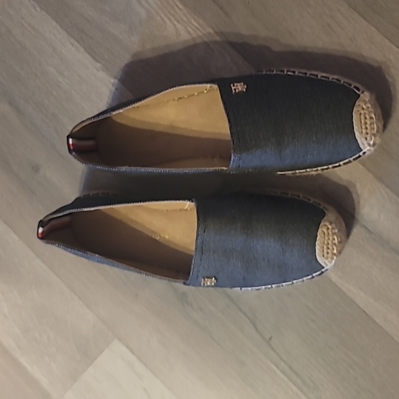 NWOT Tommy Hilfiger Slip-On Espadrille Shoes Size 8.5 - Picture 3 of 9